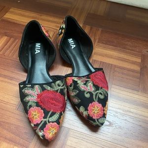 EUC Mia Embroidered Flats